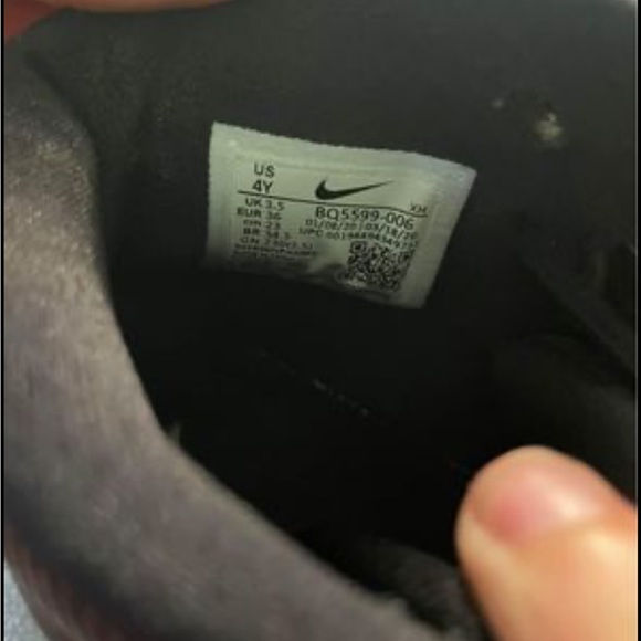 Boys Nike’s - Picture 3 of 3